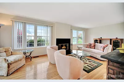 13 Benjamin Franklin Drive, Monroe Township, NJ 08831 - Photo 9