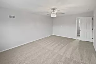 38 Warrenville Rd, Middlesex, NJ 08846 - Photo 17