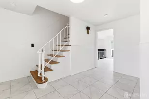 7 Oberlin Ct, Edison, NJ 08820 - Photo 5