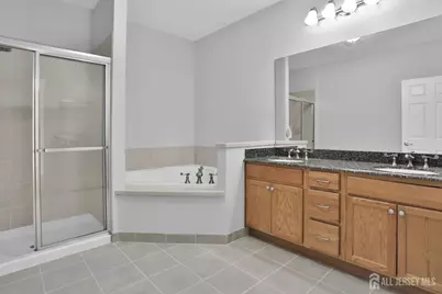 325 Regency Place, Middlesex, NJ 07095 - Photo 21