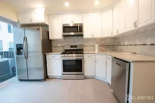 605 Holly Dr, Perth Amboy, NJ 08861 - Photo 3