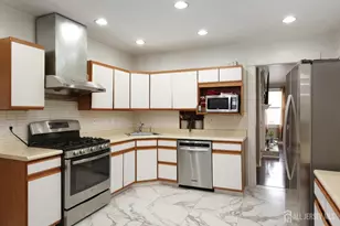 92 Main St, Helmetta, NJ 08828 - Photo 9