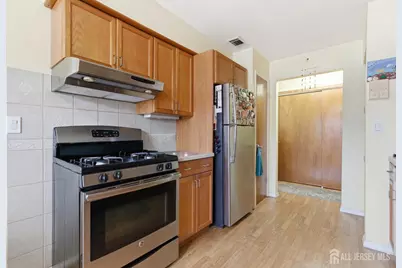 816 Sharon Garden Court, Woodbridge Township, NJ 07095 - Photo 11