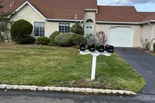 572 Nutley Dr, Monroe Township, NJ 08831 - Photo 1