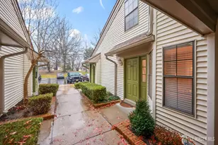 305 Sunshine Ct, Sayreville, NJ 08859 - Photo 3