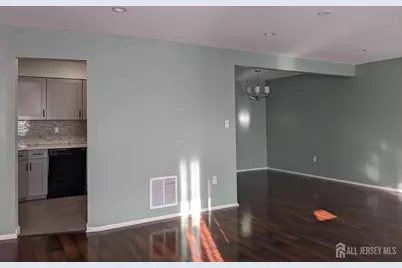 310 Michaels Court #310, Woodbridge Township, NJ 07095 - Photo 7