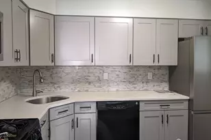 310 Michaels Ct, Woodbridge Township, NJ 07095 - Photo 9