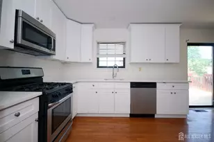 1 Wellington Ct, Sayreville, NJ 08872 - Photo 9