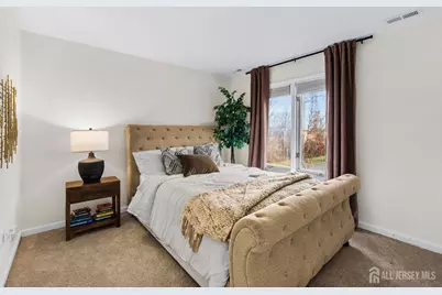 112 Michaels Court, Woodbridge Township, NJ 07095 - Photo 5