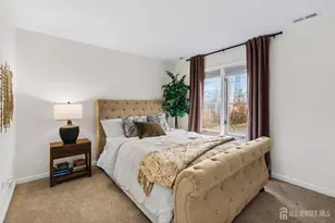 112 Michaels Ct, Woodbridge Township, NJ 07095 - Photo 5