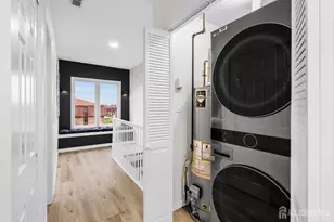 112 Michaels Ct, Woodbridge Township, NJ 07095 - Photo 9