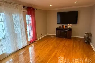 9 Gardenia Ct Ct, Sayreville, NJ 08872 - Photo 9