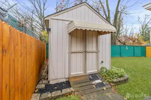 33 Kearney Rd, Sayreville, NJ 08879 - Photo 17