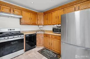 284 Constitution Cir, North Brunswick Township, NJ 08902 - Photo 5