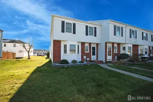 7 Gardenia Ct, Sayreville, NJ 08872 - Photo 1