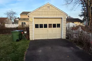 9 Gates Pl, Edison, NJ 08817 - Photo 3