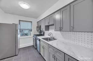 14 York Dr, Edison, NJ 08817 - Photo 3