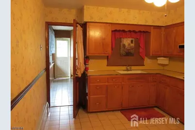 1818 W 4th Street W, Dunellen, NJ 08812 - Photo 5