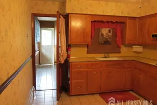 1818 W 4th Street W, Dunellen, NJ 08812 - Photo 5