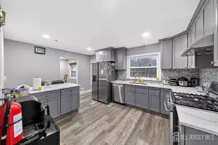 269 Rosewood Ln, Port Reading, NJ 07064 - Photo 9