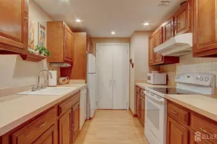 130 Plymouth Ln, Monroe Township, NJ 08831 - Photo 9