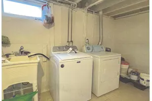 25 Hull Dr, Edison, NJ 08817 - Photo 9