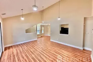 211 Sunshine Ct, Sayreville, NJ 08859 - Photo 3