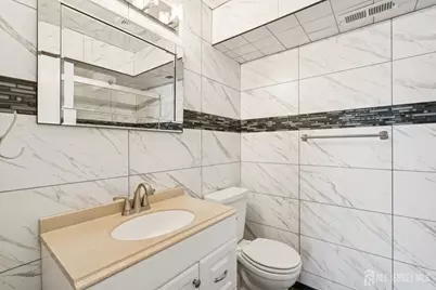 36 Farnham Square, Sayreville, NJ 08859 - Photo 21