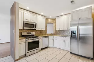 36 Farnham Square, Sayreville, NJ 08859 - Photo 9