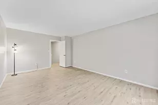 103 Pheasant Run, Edison, NJ 08820 - Photo 5