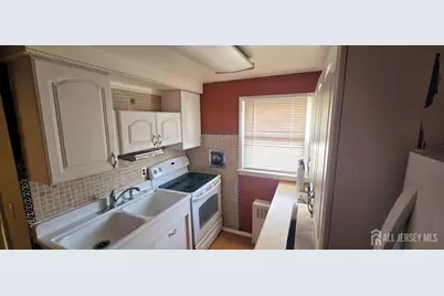 35 Berkley Boulevard, Iselin, NJ 08830 - Photo 13