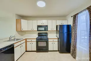 112 Appletree Ct, South Brunswick Township, NJ 08852 - Photo 11