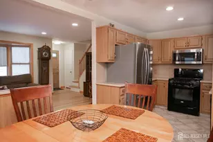 22 Mayfield Pl, Metuchen, NJ 08840 - Photo 9