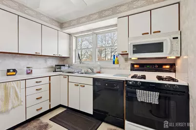 24 Woodedge Avenue #A8, Edison, NJ 08817 - Photo 11