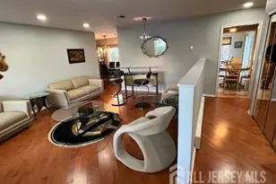 718 A Victoria Ct, Monroe Township, NJ 08831 - Photo 3