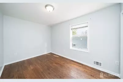 22 Linden Avenue, Jersey City, NJ 07305 - Photo 13