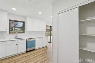 21 Wellington Ct, Sayreville, NJ 08872 - Photo 11