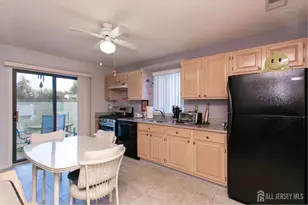 77 Linda Ln, Edison, NJ 08820 - Photo 9