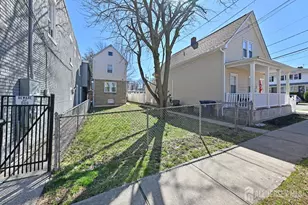 652 Penn St, Perth Amboy, NJ 08861 - Photo 5