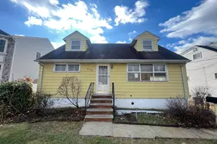 226 Wellington Pl, Edison, NJ 08817 - Photo 1