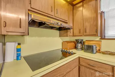 184 Green Street, Woodbridge Township, NJ 07095 - Photo 15