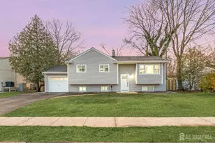 139 Lee Dr, Middlesex, NJ 08846 - Photo 3