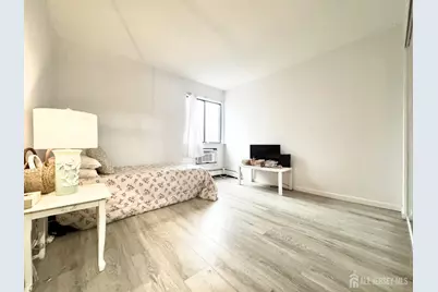 528 Cricket Lane, Woodbridge Township, NJ 07095 - Photo 5