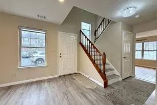 384 Inwood Ct, Franklin Township, NJ 08873 - Photo 5