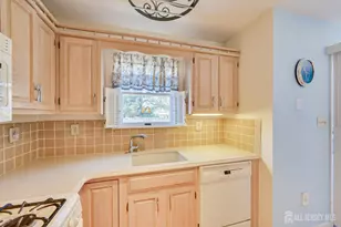 6 Mulberry Ln, Metuchen, NJ 08840 - Photo 11