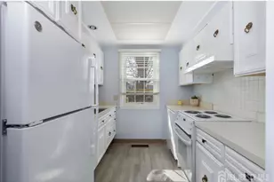 81 Dorset Ln, Monroe Township, NJ 08831 - Photo 9