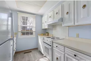 81 Dorset Ln, Monroe Township, NJ 08831 - Photo 11