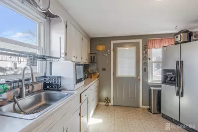 101 Lorraine Avenue, Middlesex, NJ 08846 - Photo 9
