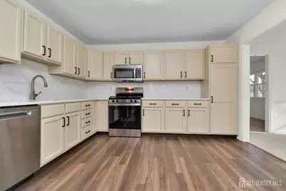 277 E Nighthawk Drive, Monroe Township, NJ 08831 - Photo 9