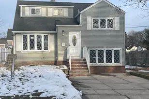 22 Robin Pl, Sayreville, NJ 08859 - Photo 1